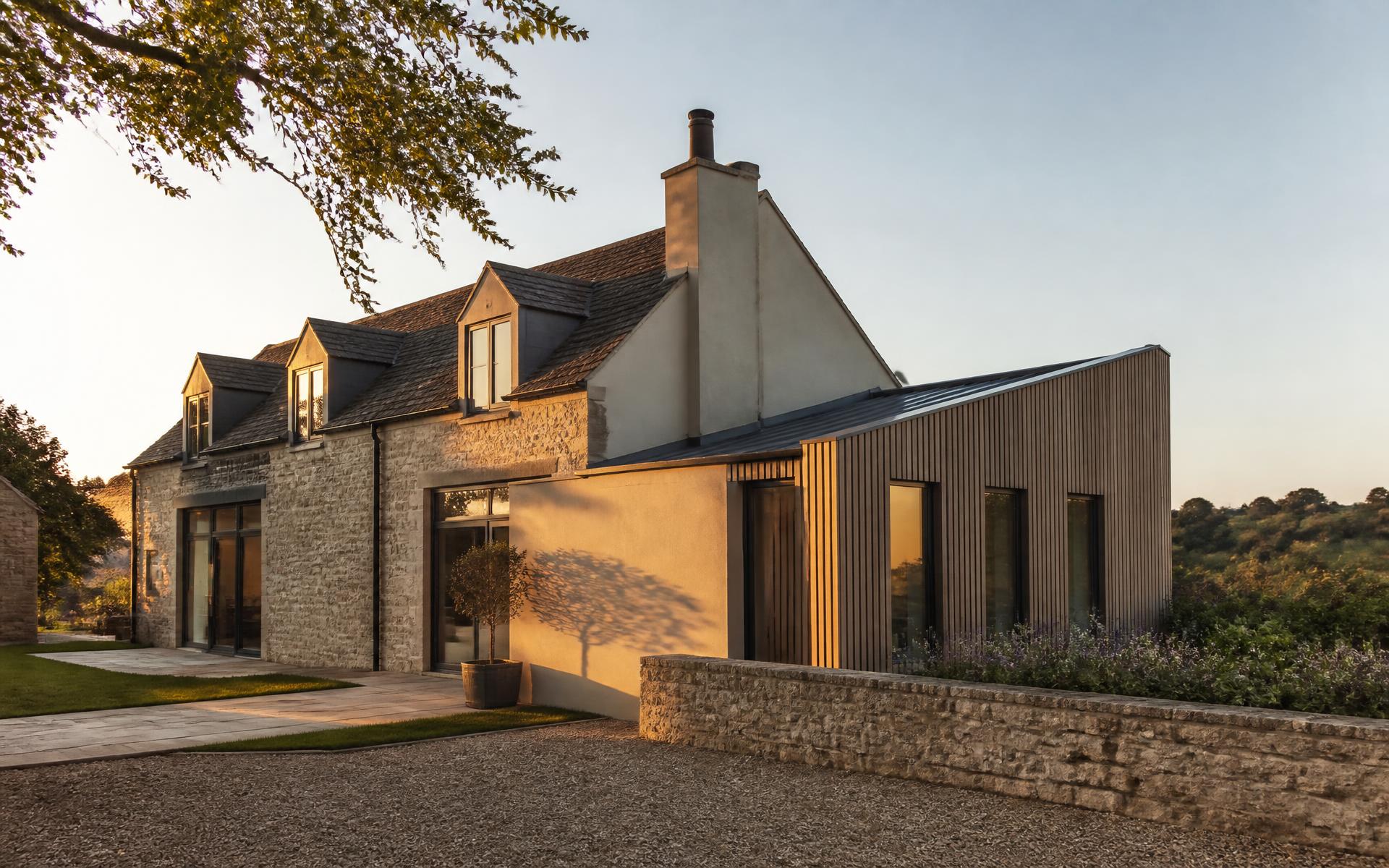 A renovated Oxfordshire stone cottage with a contemporary timber extension